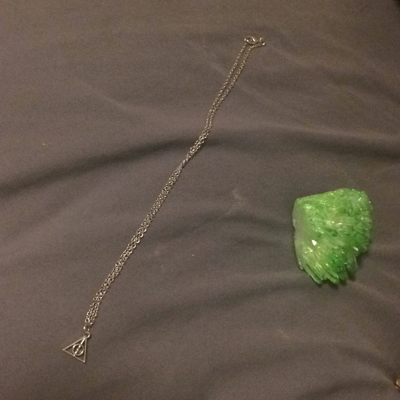 ⚡️HARRY POTTER deathly hallows Charm necklace⚡️ - Picture 2 of 4